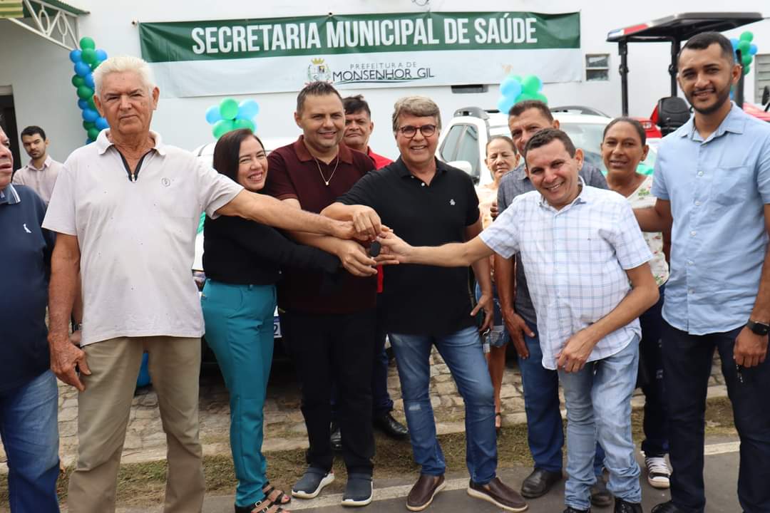 Prefeito João Luiz faz entrega de Veículos para Saúde e Agricultura - Imagem 8