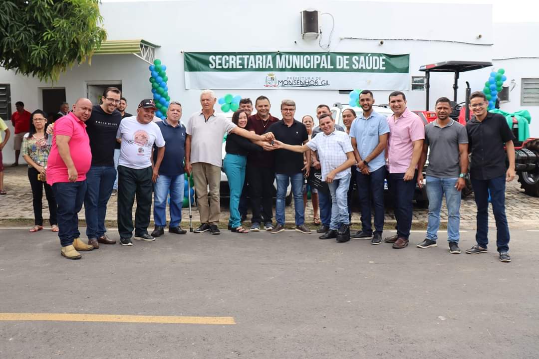 Prefeito João Luiz faz entrega de Veículos para Saúde e Agricultura - Imagem 4