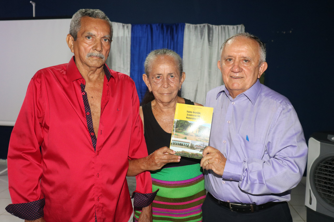 Dr Aristides Reis Pereira lança livro com autógrafos em Monsenhor Gil - Imagem 7