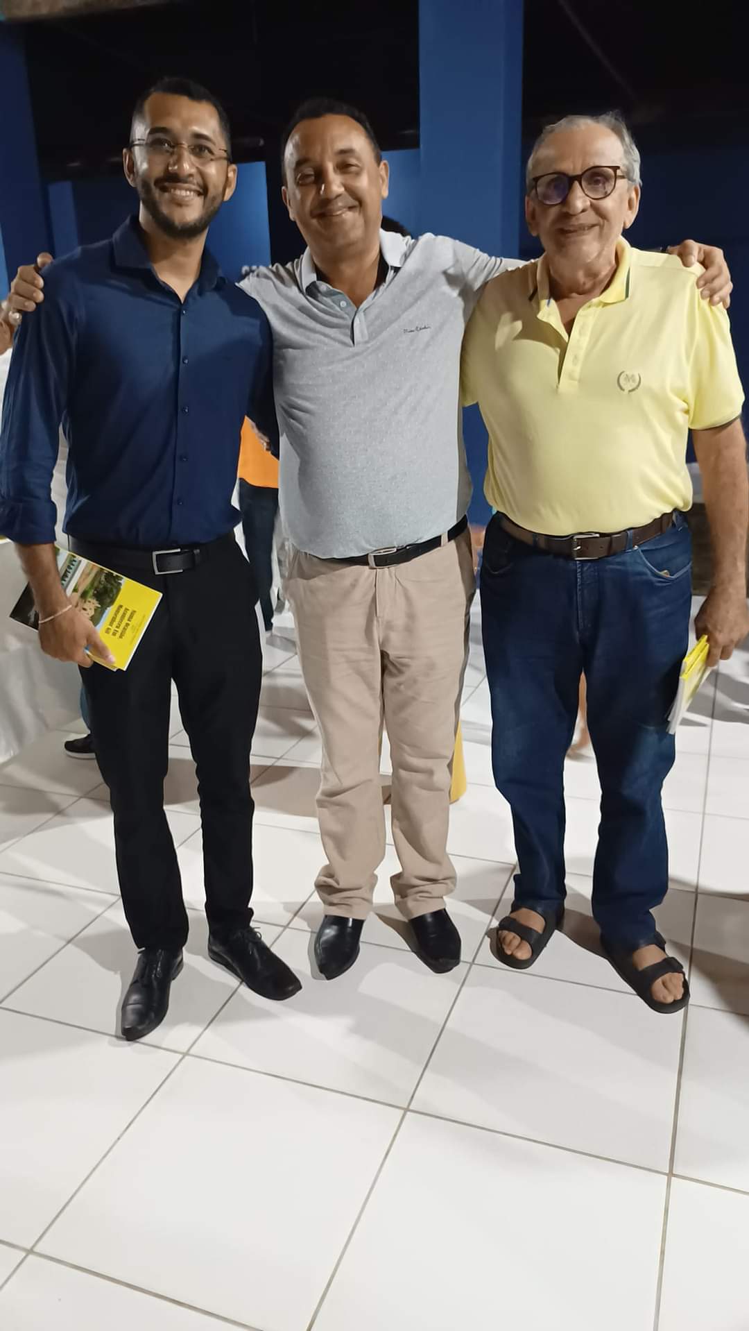 Dr Aristides Reis Pereira lança livro com autógrafos em Monsenhor Gil - Imagem 5