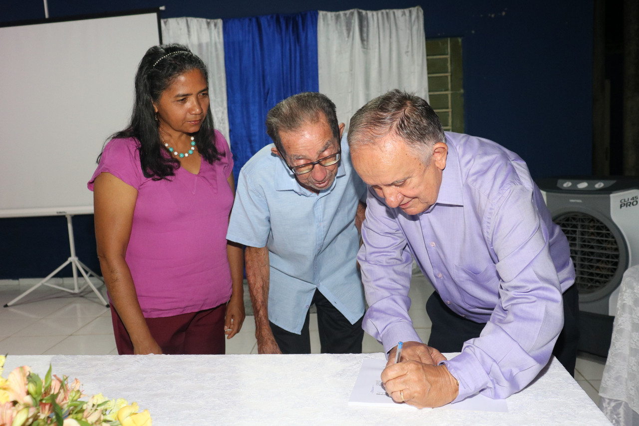 Dr Aristides Reis Pereira lança livro com autógrafos em Monsenhor Gil - Imagem 4