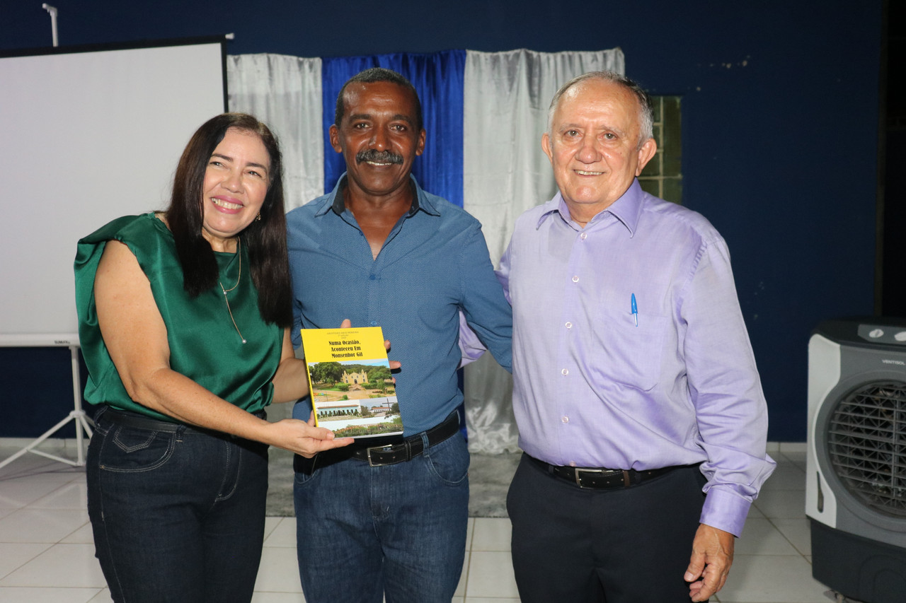 Dr Aristides Reis Pereira lança livro com autógrafos em Monsenhor Gil - Imagem 9