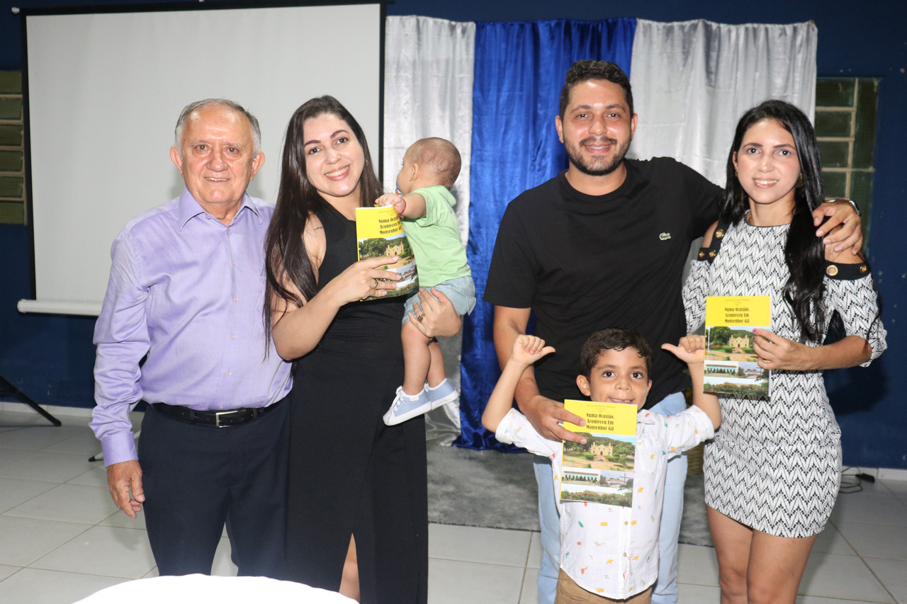 Dr Aristides Reis Pereira lança livro com autógrafos em Monsenhor Gil - Imagem 10