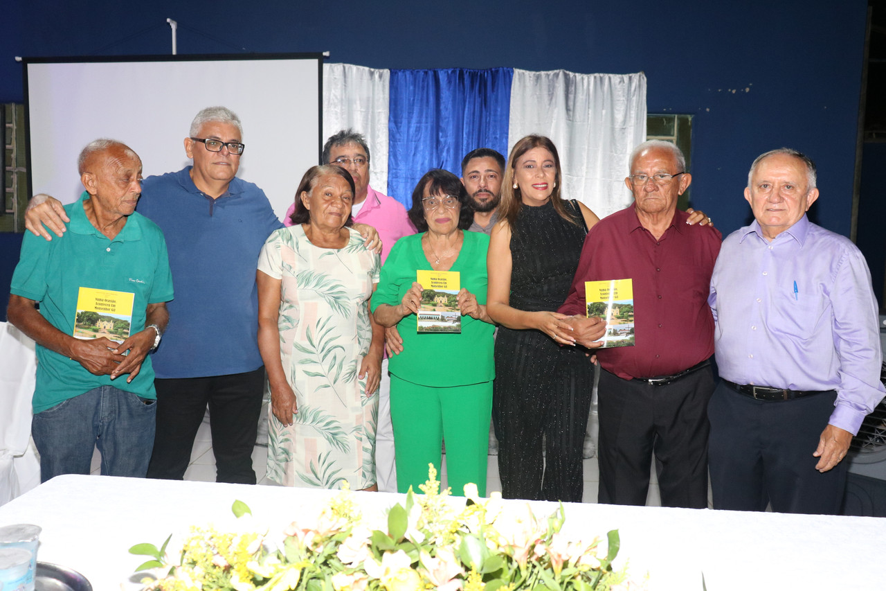 Dr Aristides Reis Pereira lança livro com autógrafos em Monsenhor Gil - Imagem 30