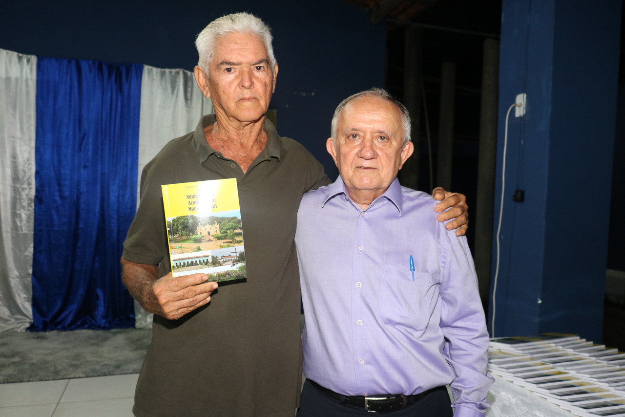 Dr Aristides Reis Pereira lança livro com autógrafos em Monsenhor Gil - Imagem 31