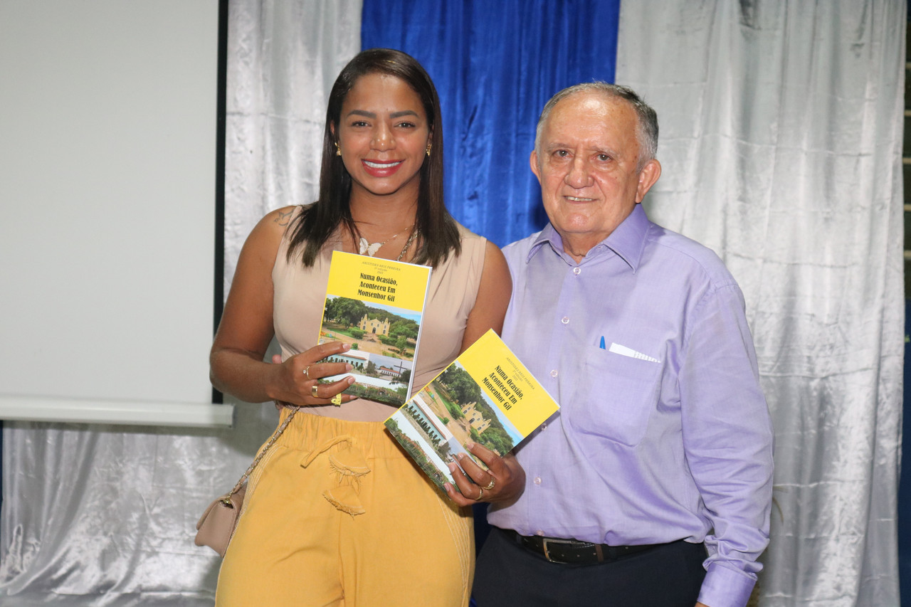 Dr Aristides Reis Pereira lança livro com autógrafos em Monsenhor Gil - Imagem 27