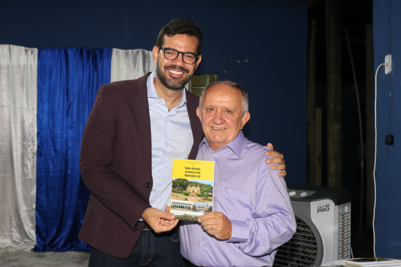 Dr Aristides Reis Pereira lança livro com autógrafos em Monsenhor Gil - Imagem 22