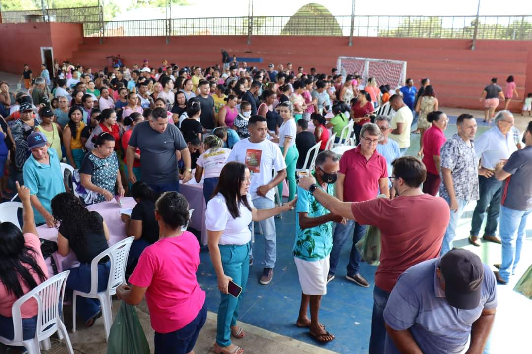 Em Monsenhor Gil centenas de famílias recebem peixes da prefeitura  - Imagem 12