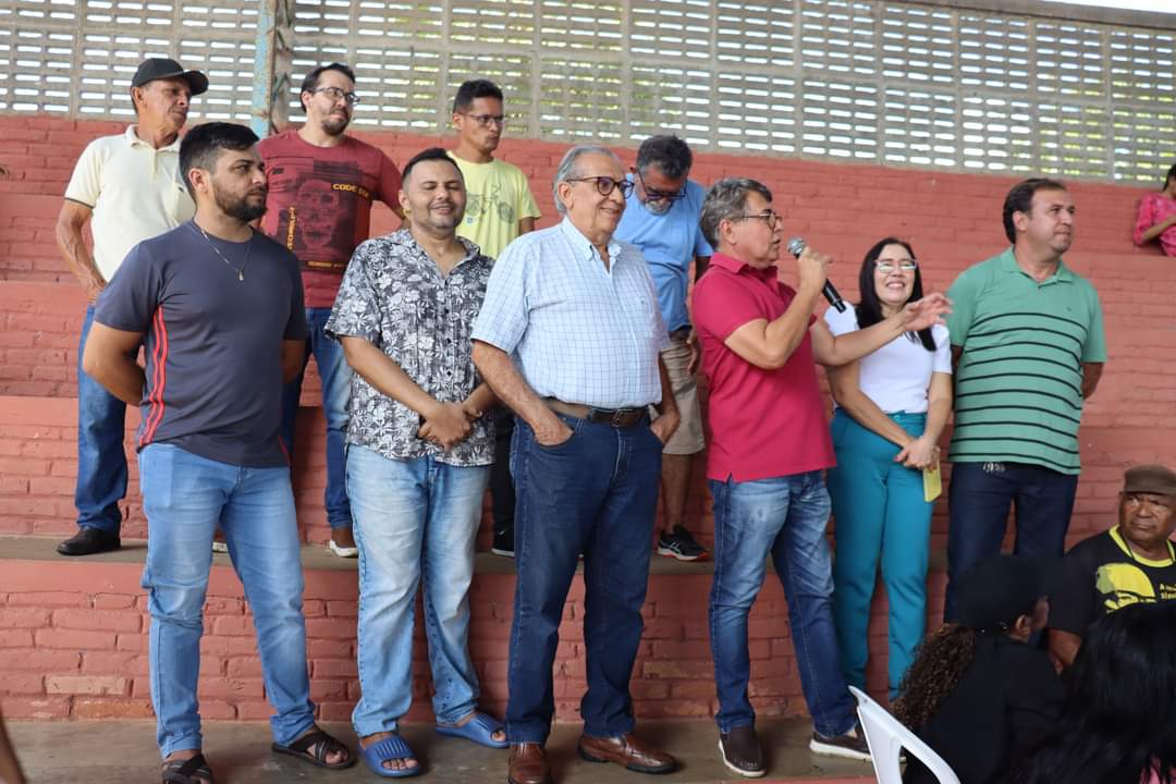 Em Monsenhor Gil centenas de famílias recebem peixes da prefeitura  - Imagem 11