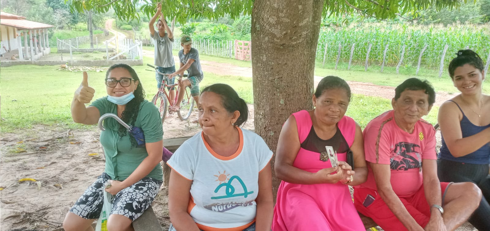 Em Monsenhor Gil centenas de famílias recebem peixes da prefeitura  - Imagem 23