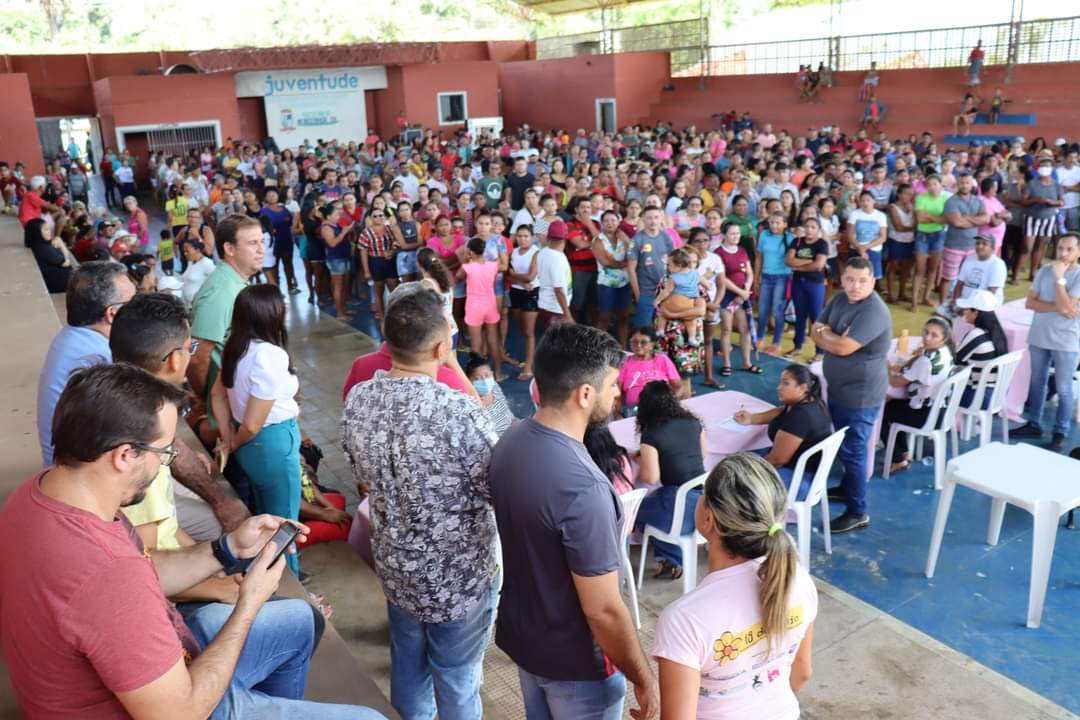 Em Monsenhor Gil centenas de famílias recebem peixes da prefeitura  - Imagem 10