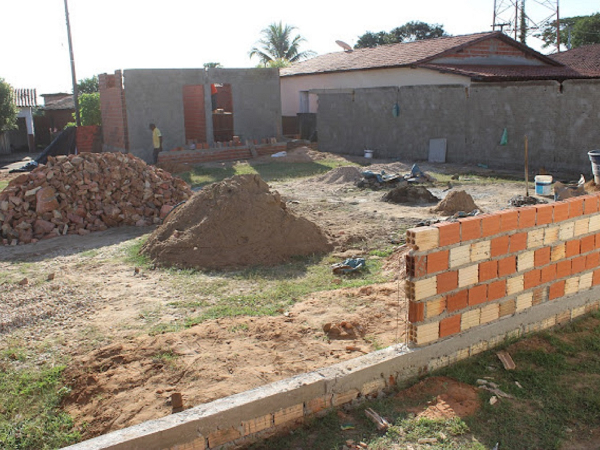 Nova quadra coberta tem obras iniciada na escola Cícero Lopes