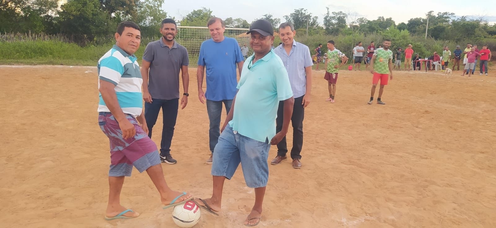 Prefeitura de Oeiras inaugura campo de futebol no povoado Panela de Feijão