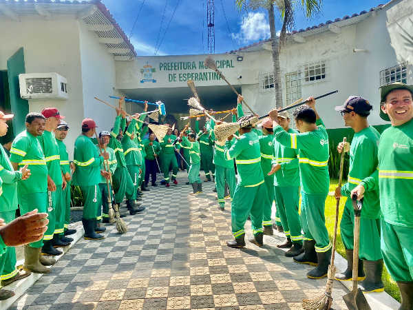 Prefeitura de Esperantina comemora dia do gari