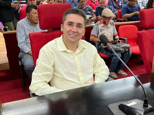 Nonatinho vence Cristiano Brito em enquete no Instagram com 74% dos cliques