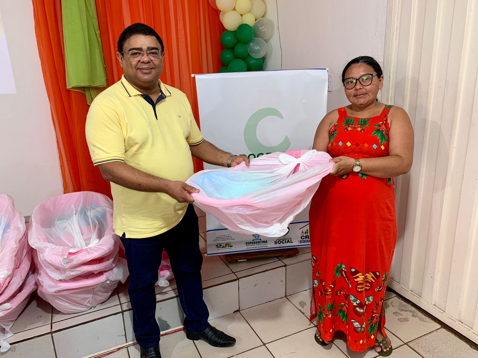 Secretaria de Assistência Social realiza entrega de enxovais para gestantes - Imagem 6