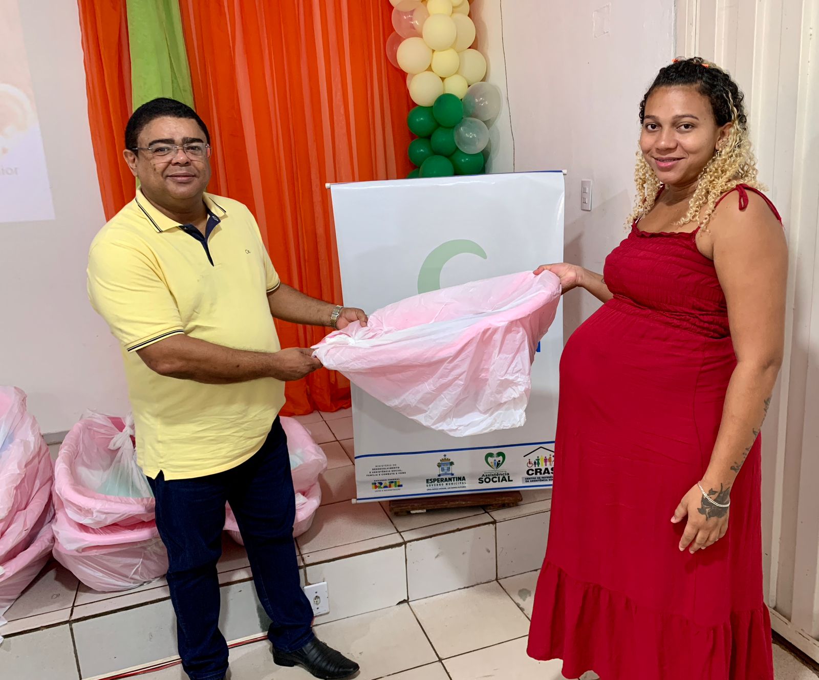 Secretaria de Assistência Social realiza entrega de enxovais para gestantes - Imagem 5