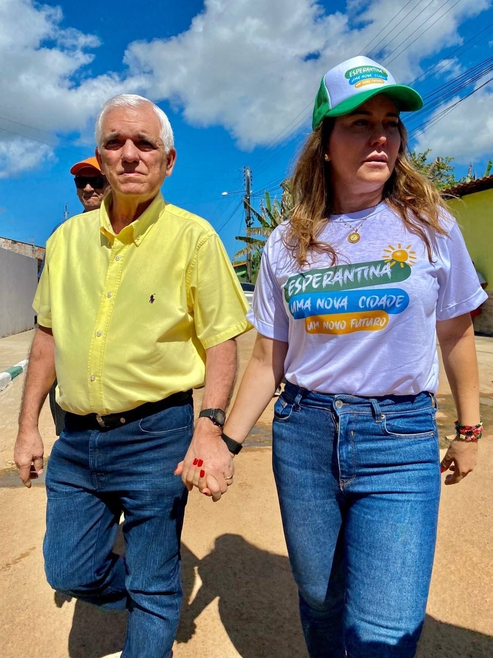 Prefeitura de Esperantina inaugura diversas ruas pelo município.