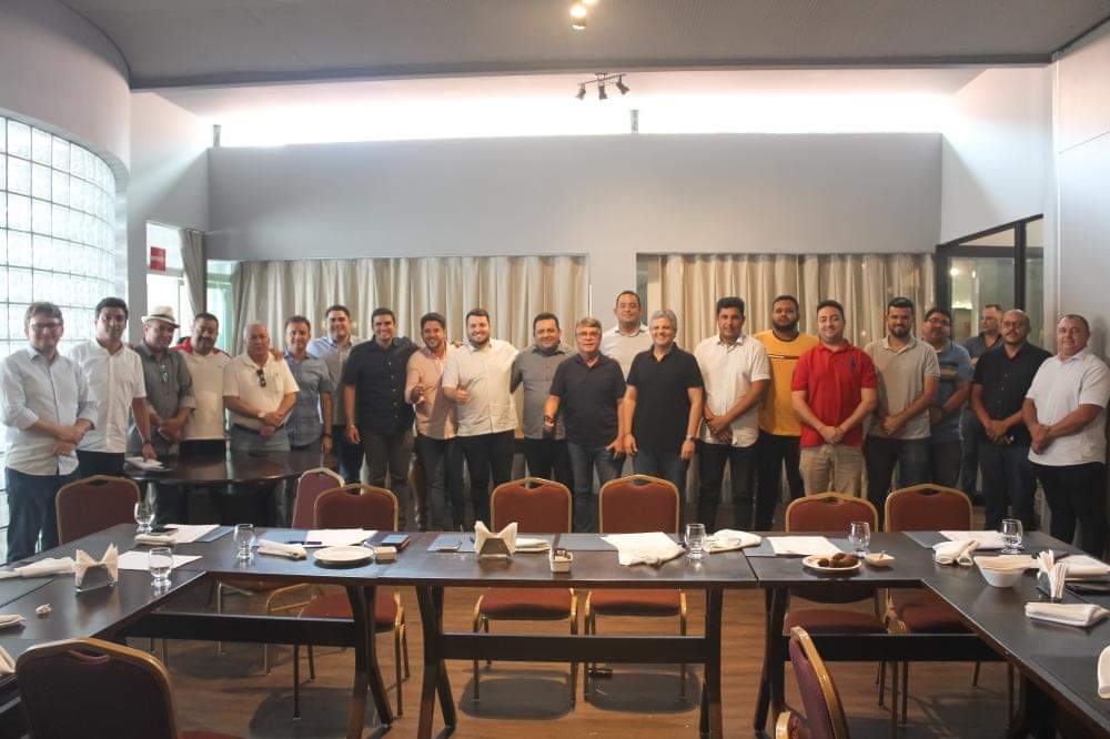 Prefeito João Luiz reúne diretoria da AMPAR para traçar novas  metas  - Imagem 1