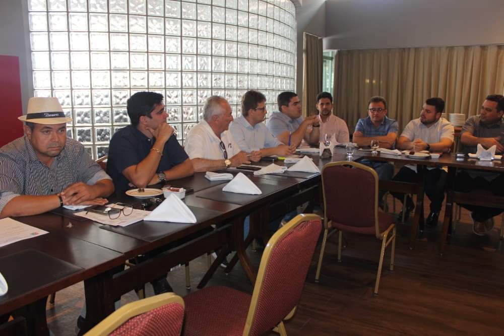 Prefeito João Luiz reúne diretoria da AMPAR para traçar novas  metas  - Imagem 3