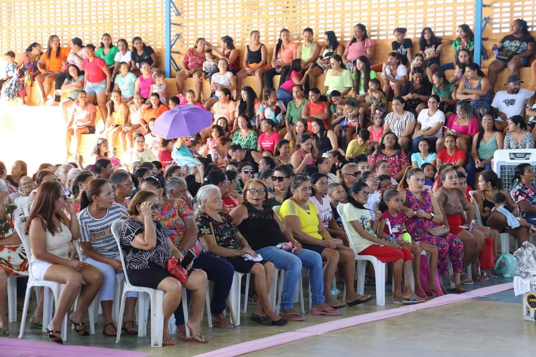 Prefeito João Luiz sorteia em torno de 50 mil reais entre as mães  - Imagem 8
