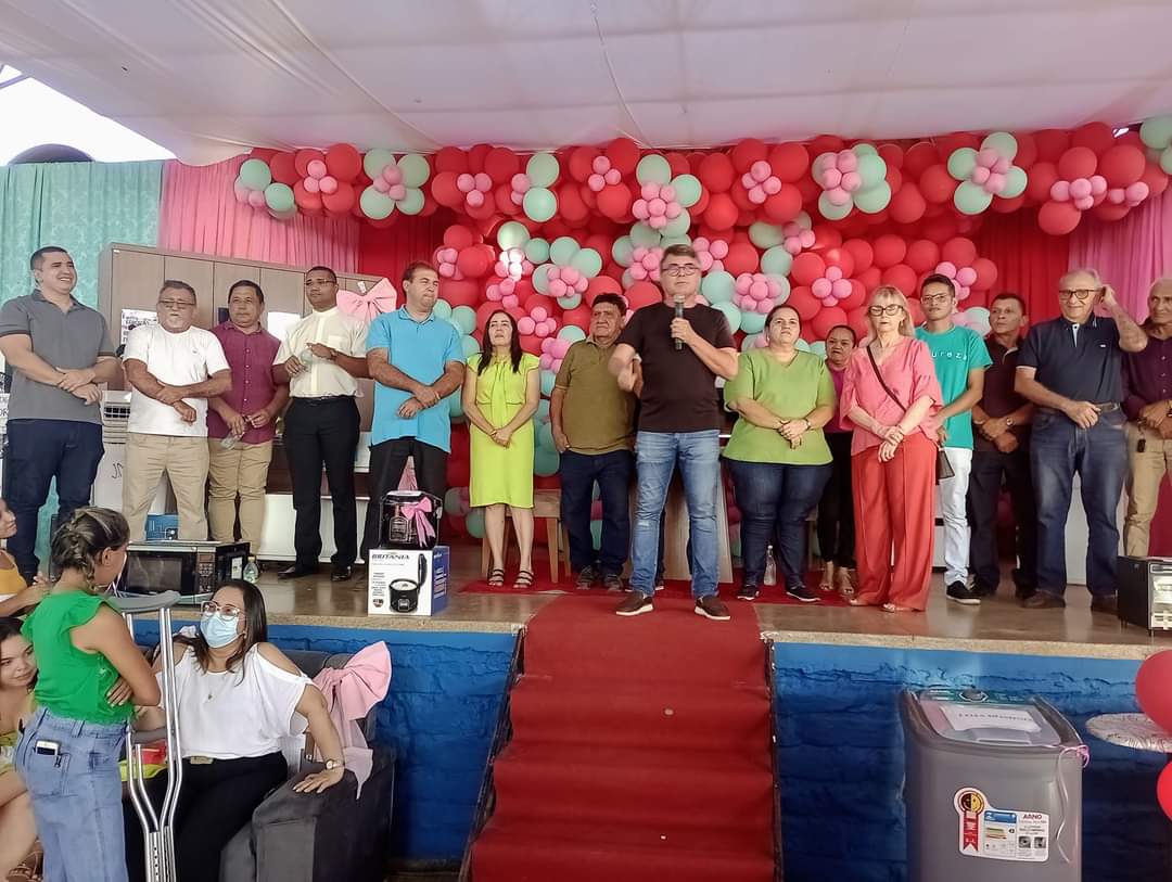 Prefeito João Luiz sorteia em torno de 50 mil reais entre as mães  - Imagem 19