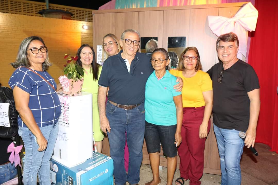 Prefeito João Luiz sorteia em torno de 50 mil reais entre as mães  - Imagem 13