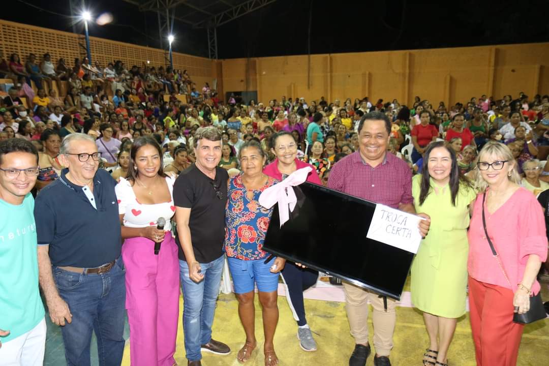 Prefeito João Luiz sorteia em torno de 50 mil reais entre as mães  - Imagem 4