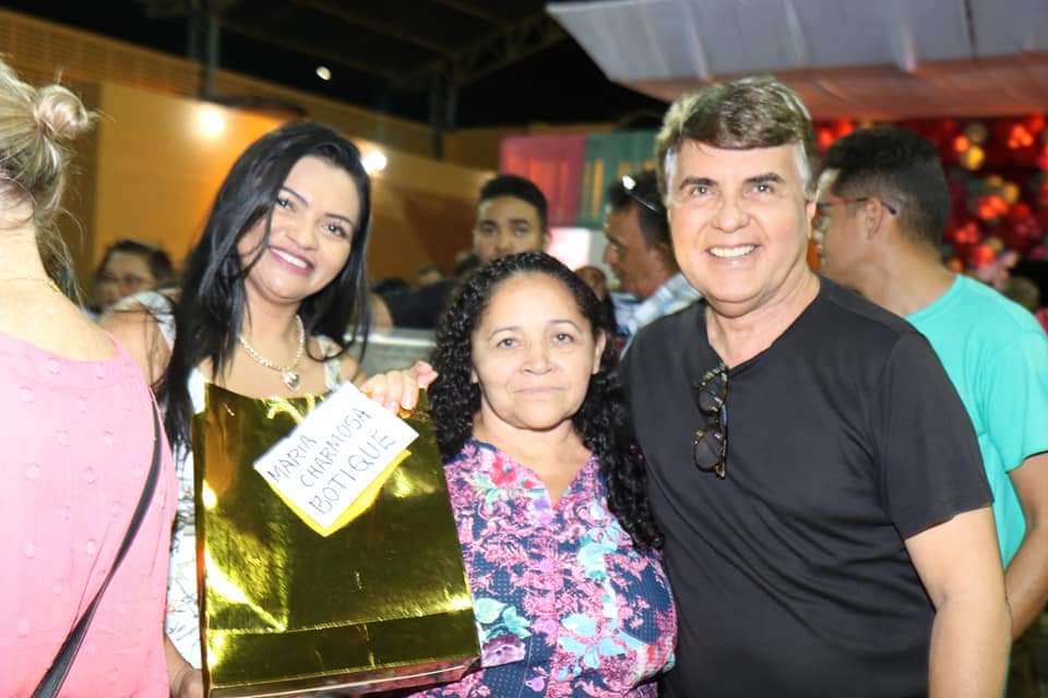 Prefeito João Luiz sorteia em torno de 50 mil reais entre as mães  - Imagem 18