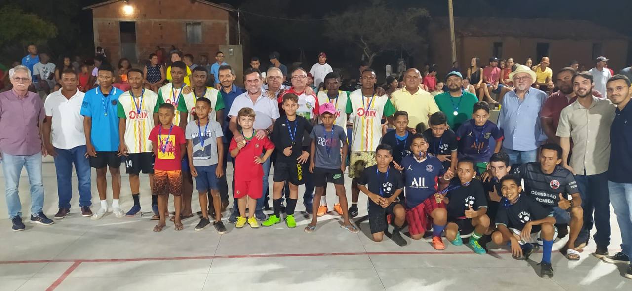 Zé Raimundo inaugura praça e quadra de esportes no povoado Queiroz - Imagem 4