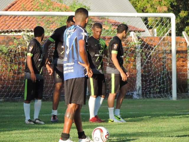 Prefeito João Luiz faz abertura do Torneio de Bairros de Futebol 2023 - Imagem 6