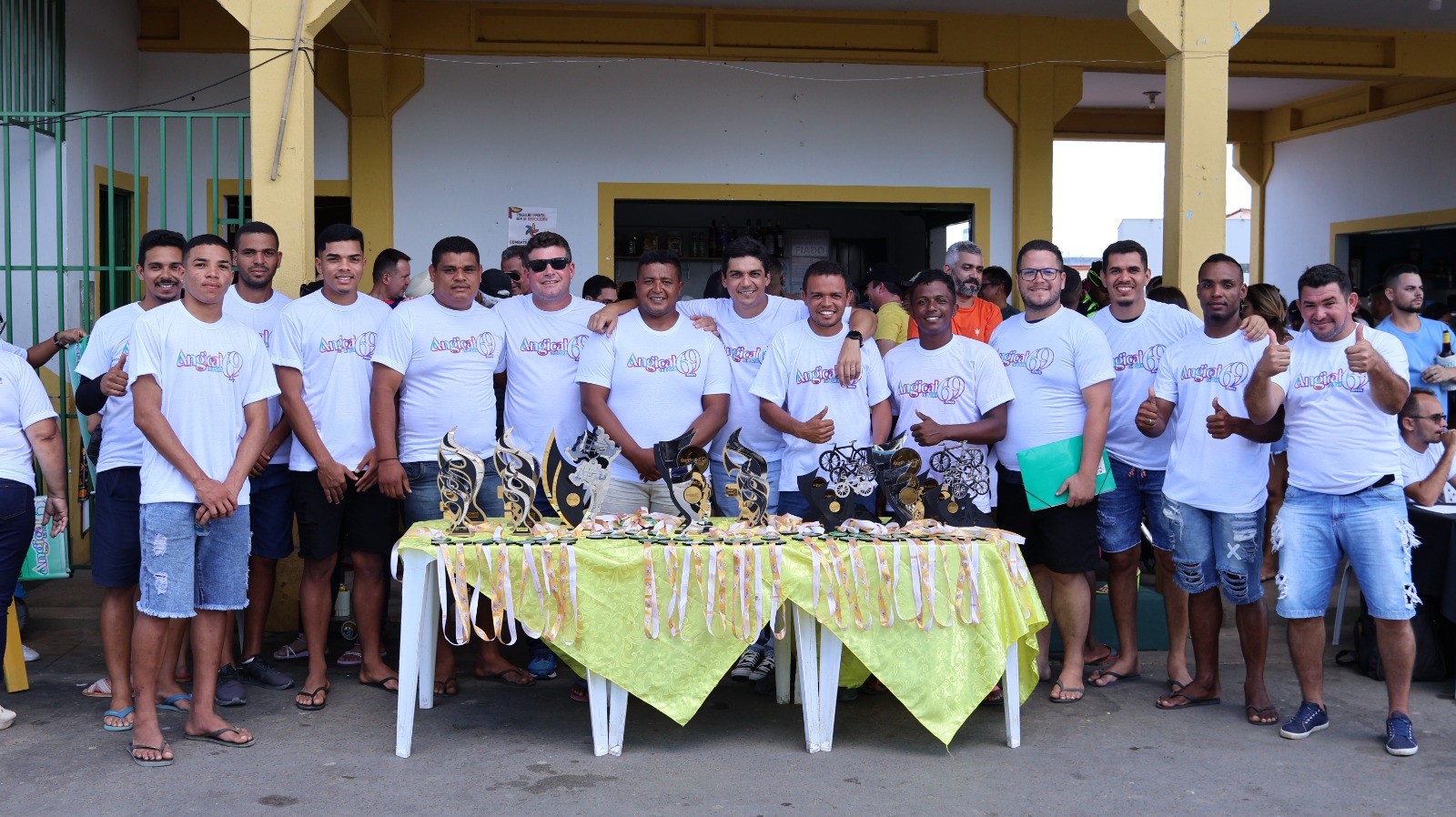 População de Angical participou de atividade em comoração ao aniversário da cidade. (Foto: Divulgação)