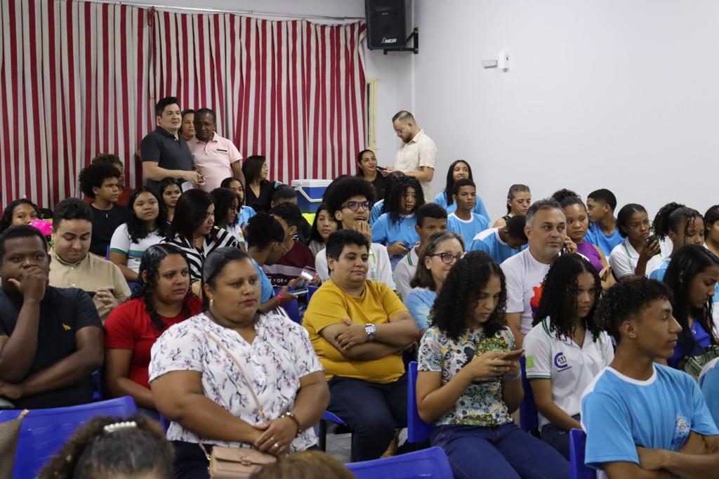 Público no seminário em Regeneração que abordou Direitos e Saúde LGBTQIAPN+. (Foto: Divulgação)