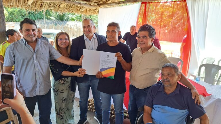 Prefeita Vilma Lima participa de solenidade de entrega de títulos de terra - Imagem 5