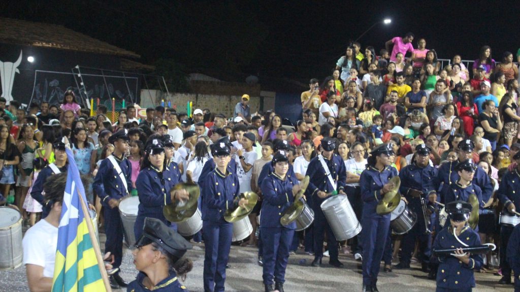 DESFILE CÍVICO EM URUÇUÍ: TRADIÇÃO, HISTÓRIA E RECONHECIMENTO - Imagem 8