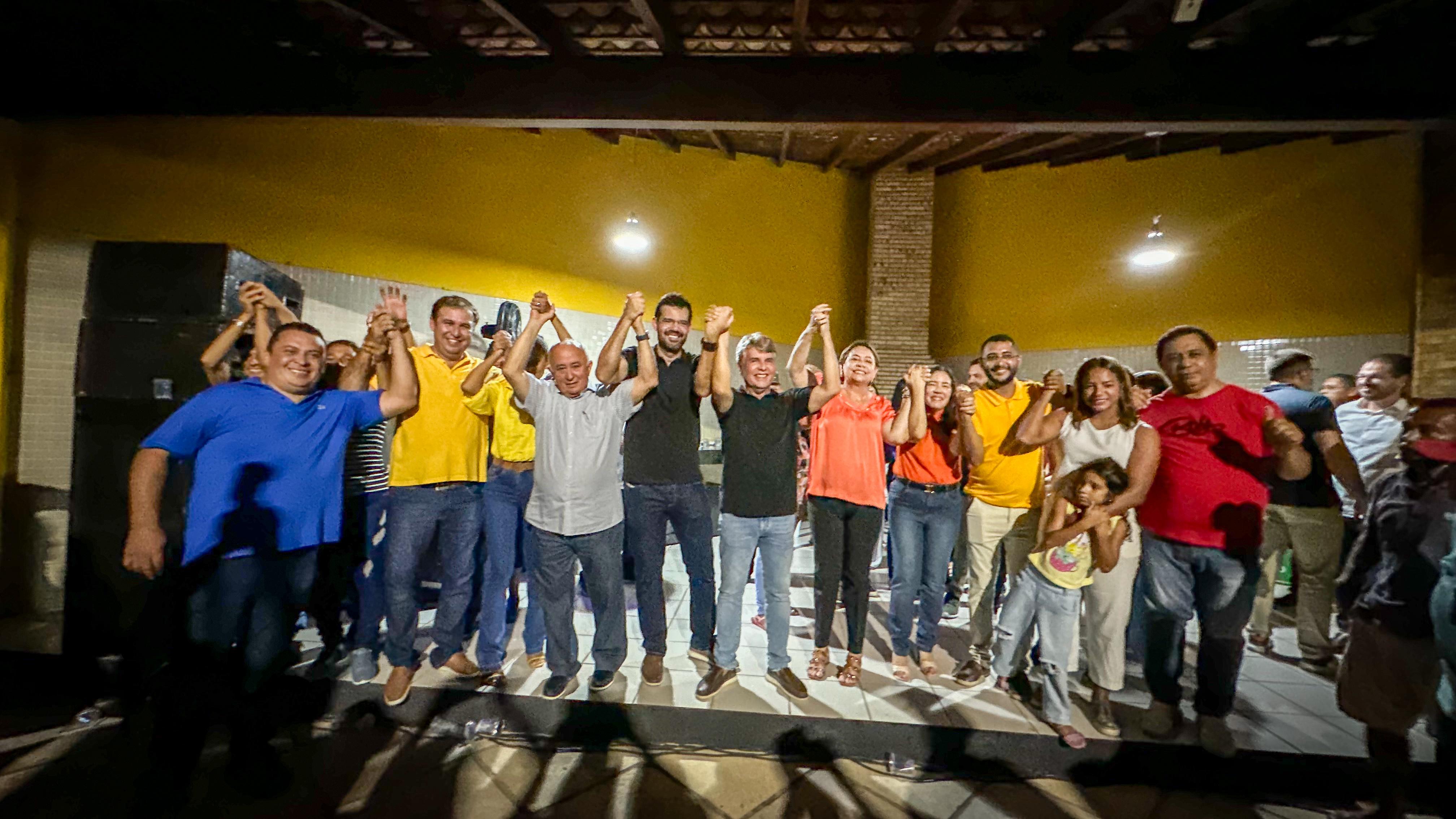 Prefeito João Luiz apresenta a pré candidatura a prefeito de Evandro Abreu  - Imagem 21
