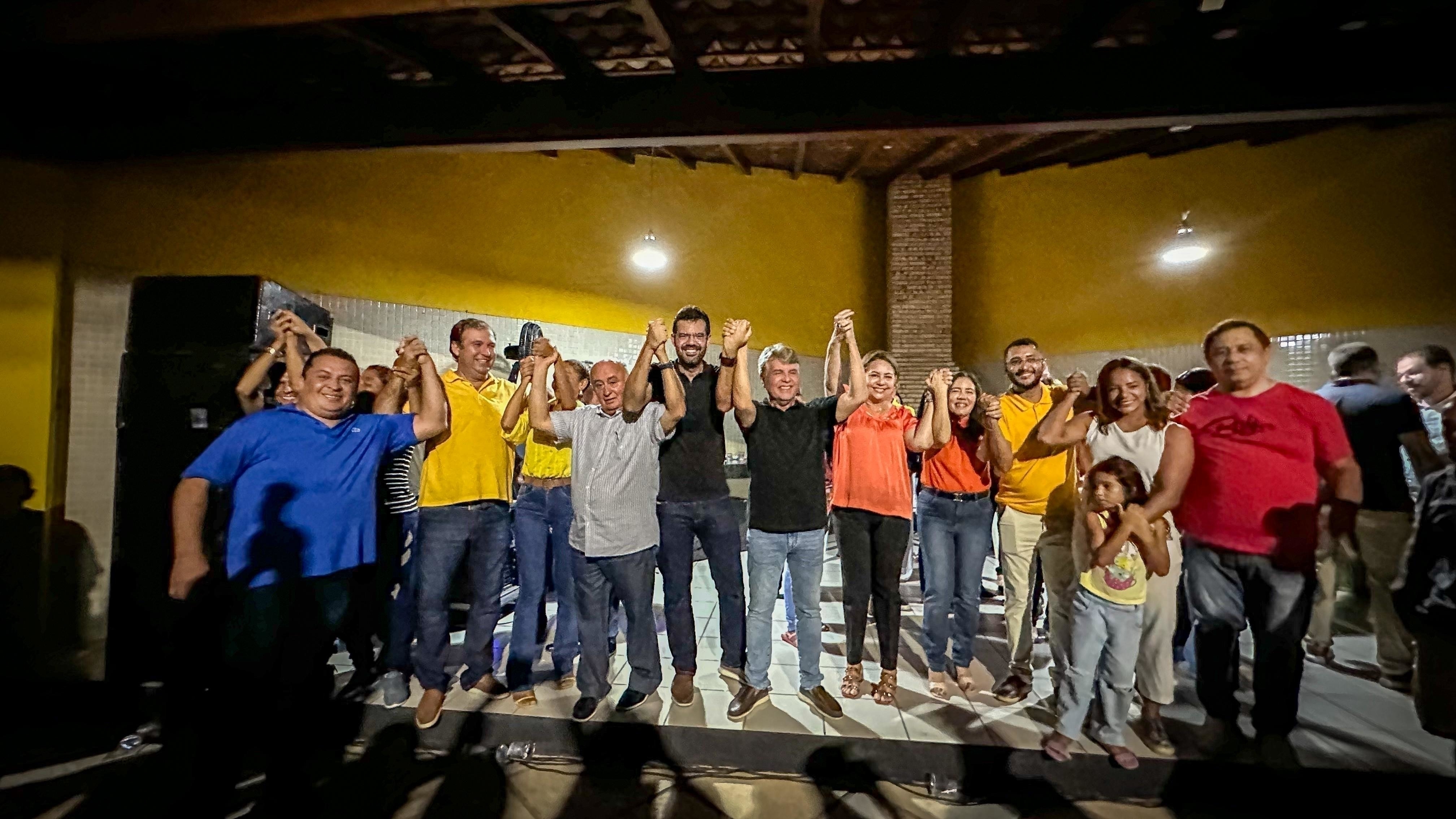 Prefeito João Luiz apresenta a pré candidatura a prefeito de Evandro Abreu 