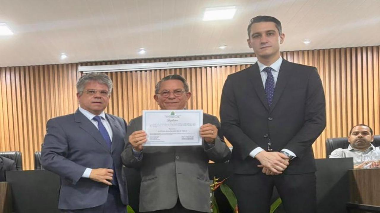 Antônio Avelino Rocha de Neiva é Diplomado Prefeito de Porto Alegre do Piau
