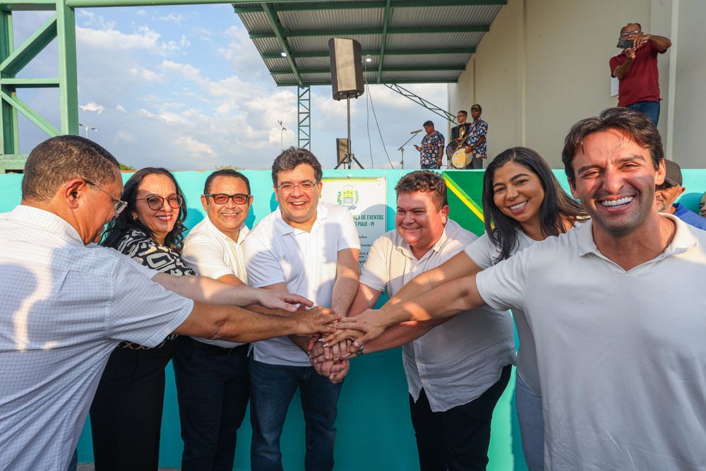 Governador implanta Piauí Saúde Digital e inaugura reforma de praça