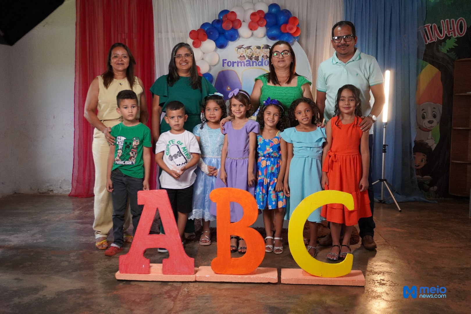 Escola Raimundo Antônio Ferreira encerra ano letivo com ensaio fotográfico.