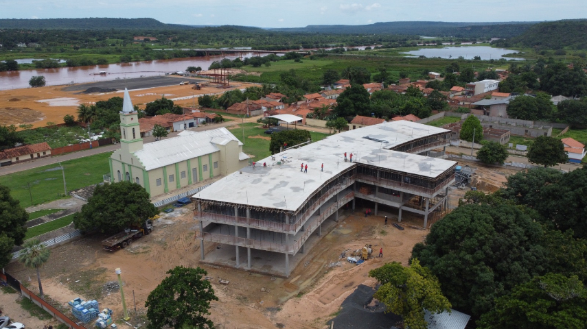 Prefeitura de Uruçuí conclui terceira laje do novo prédio administrativo