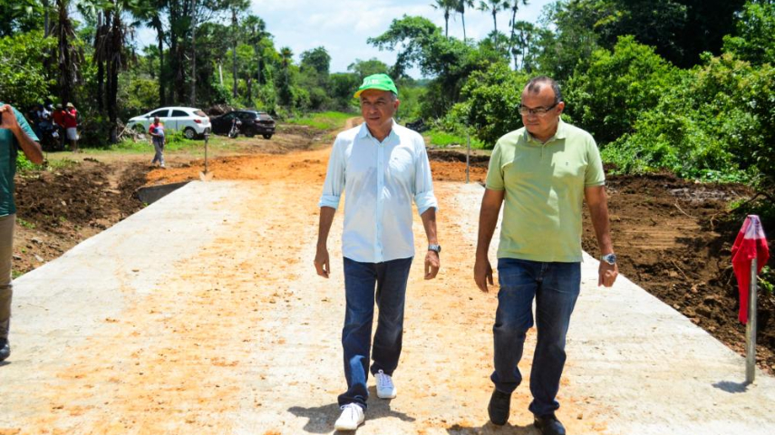 Prefeitura inaugura passagem molhada com muita festa