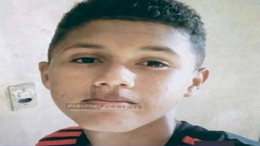 Tentativa de homicídio: jovem é baleado enquanto segurava criança nos braço