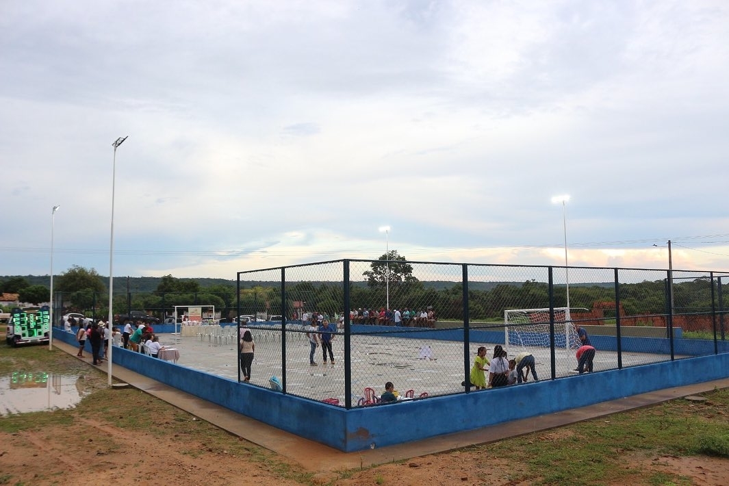 Prefeito Zé Raimundo inaugura quadra de esportes no Riacho Fundo, em Oeiras