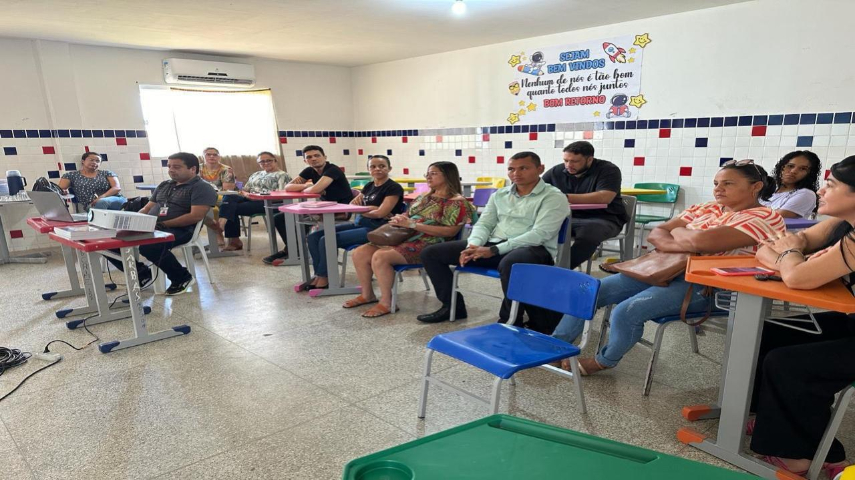 Secretaria Municipal de Educação realizou hoje uma reunião com o Tema: Busc