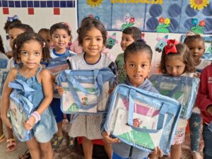 Secretaria Municipal de Educação Entregam Livros Didáticos para Educação  - Imagem 9