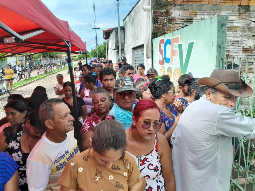 Prefeitura de São João do Arraial distribui 4 toneladas de peixes - Imagem 10