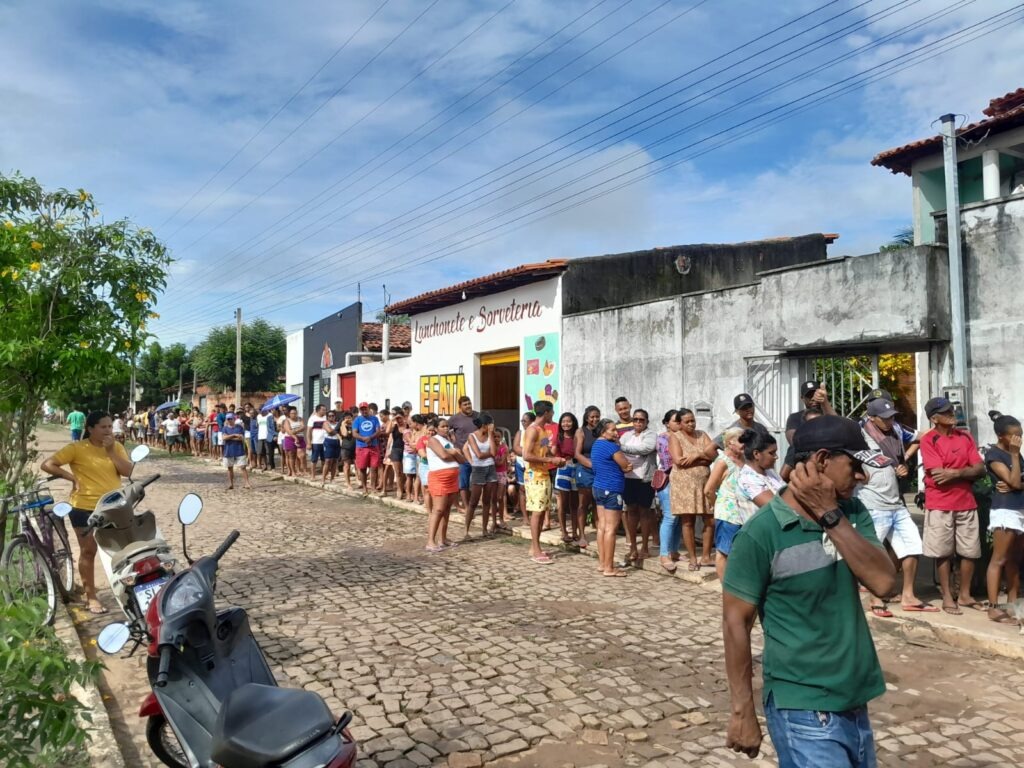 Prefeitura de São João do Arraial distribui 4 toneladas de peixes - Imagem 2