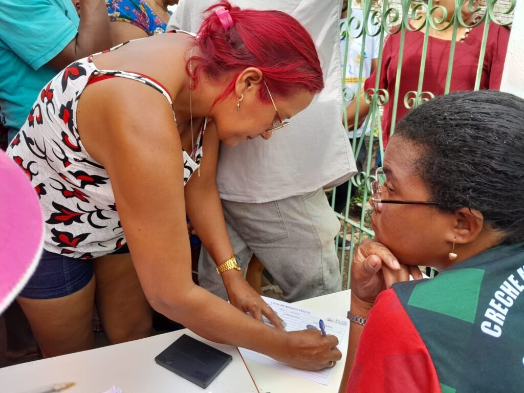 Prefeitura de São João do Arraial distribui 4 toneladas de peixes - Imagem 11