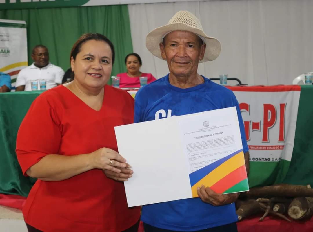 Prefeito João Luiz e vice Evandro Abreu fazem entrega de títulos de posses - Imagem 9